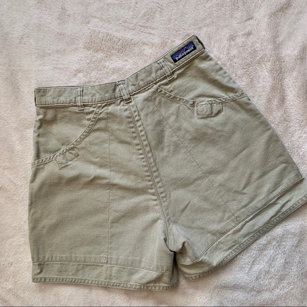 VINTAGE women’s Patagonia shorts w/ velcro pockets
